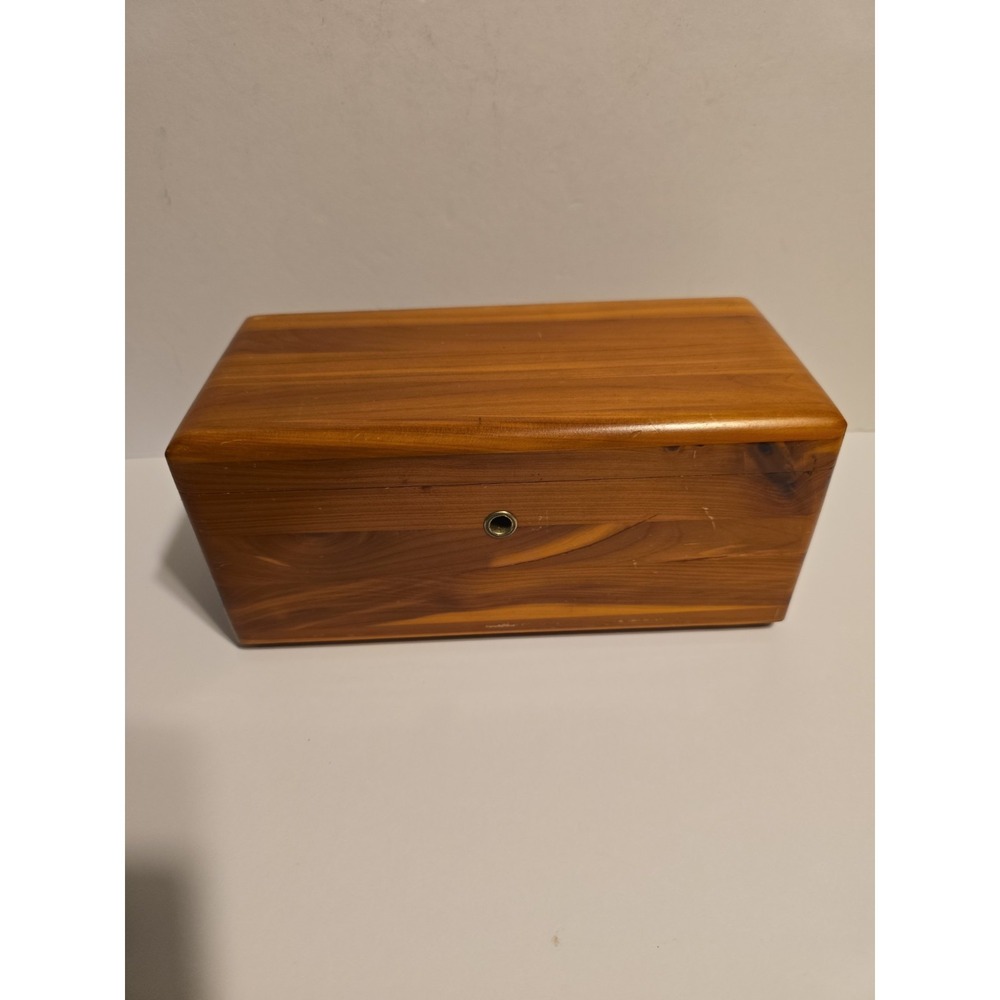 VINTAGE MINI LANE CEDAR CHEST JEWELRY KNICK KNACK BOX HINGED 9" LONG